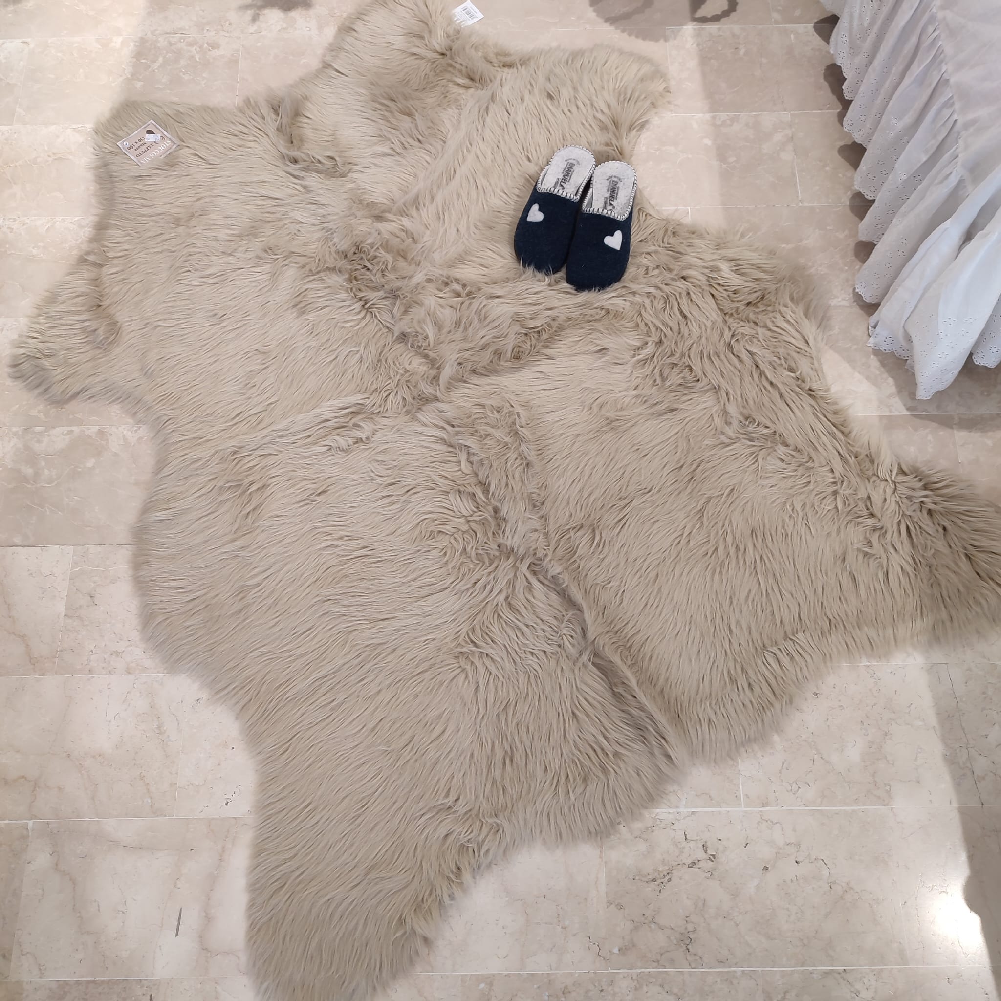 Tessuto Pelliccia Sintetica Super Luxury Materiale Crema Frills