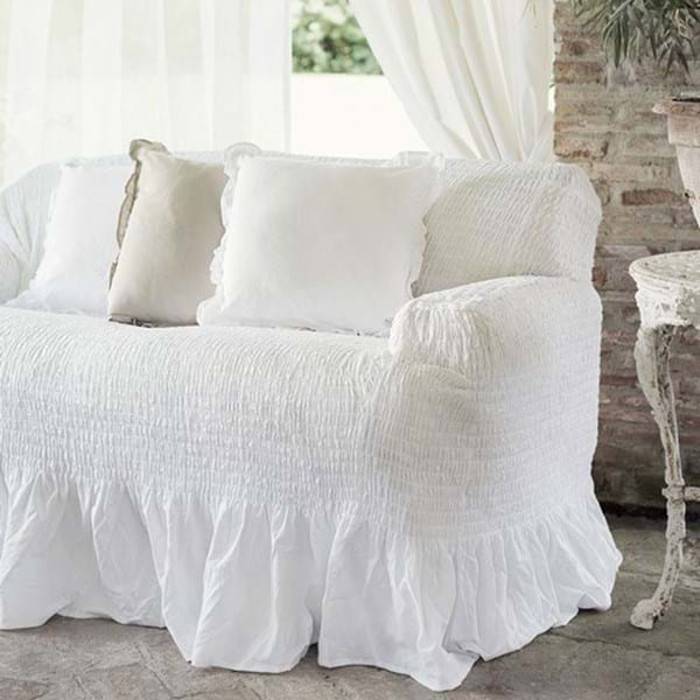 Copridivano shabby in cotone stretch bianco della serie Infinity di Blanc Mariclò. Vista frontale
