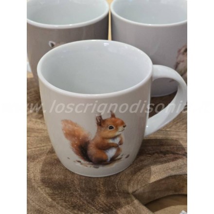 Tazza mug Daxy realizzata da Boltze in porcellana bianca decorata con uno scoiattolo. Vista frontale