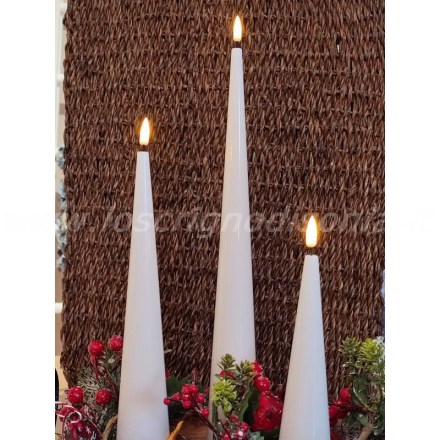 Candela a led, forma conica, colore bianco in tre altezze diverse, firmate Deluxe Home Art. Vista frontale