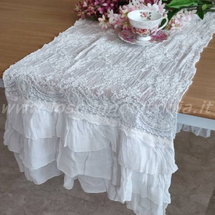 Runner di pizzo, colore bianco, collezione Etoile Corinzio firmata Chez Moi. Vista ambientata
