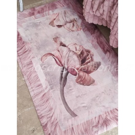 Tappeto arredo, colore rosa, stampa di un tulipano, prodotto da Internoinpelle. Vista ambientata