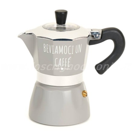 Moka 3 tazze, decoro con scritta 'Beviamoci un Caffè', serie My Home di Nuvole Di Stoffa. Vista frontale
