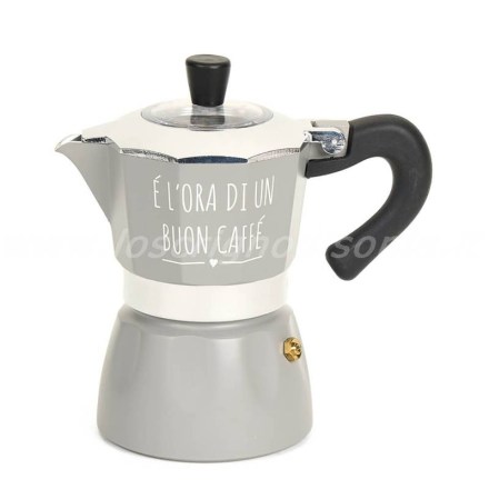 Moka 3 tazze con scritta decorativa 'È ora di un buon caffè' firmata Nuvole Di Stoffa. Vista frontale