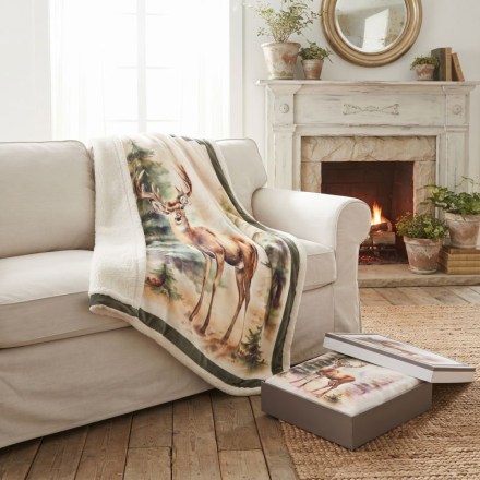 plaid-cervo-con-scatola-regalo-nuvole-di-stoffa