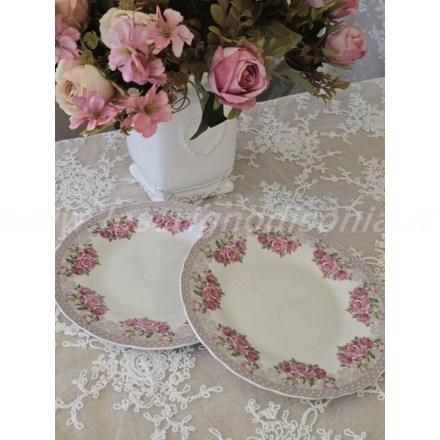 Piattini da dessert in porcellana con decoro floreale, collezione Shabby Heart. Vista ambientata