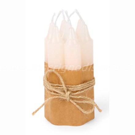 Set di candele bianche prodotte da Nuvole di Stoffa, composto da 7 pezzi di altezza 11 cm. Vista frontale