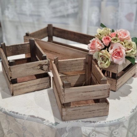 Set di 3 cassette di legno per giardino o per interni, serie Secret Garden di Nuvole di Stoffa. Vista frontale