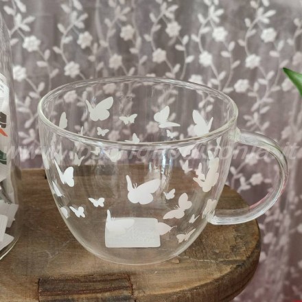 Tazza in vetro borosilicato con farfalle decorate della serie My Home di Nuvole Di Stoffa. Vista frontale