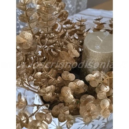 vaso-con-decorazioni-eucalipto-dorato-e-candela-di-edg-5
