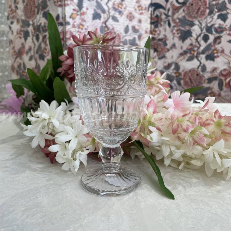 Calici da vino shabby chic in vetro decorato, serie Libiamo Collection firmata Blanc Mariclò. Vista frontale