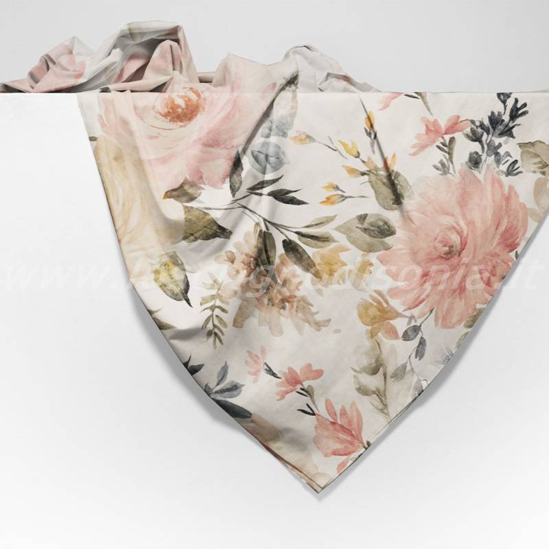 Telo arredo / copriletto matrimoniale con stampa floreale, serie Tina di S&G Home. Vista ambientata