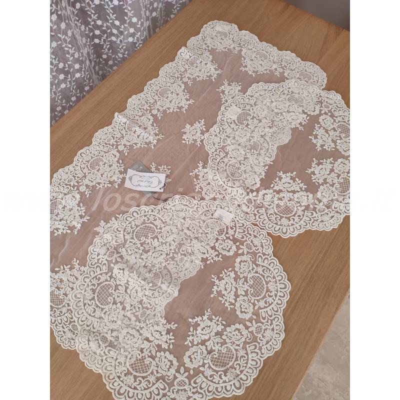 Tris Centrini in Pizzo Provenza Biscotto – Set 2×40 cm + 1×40×90 Chez Moi